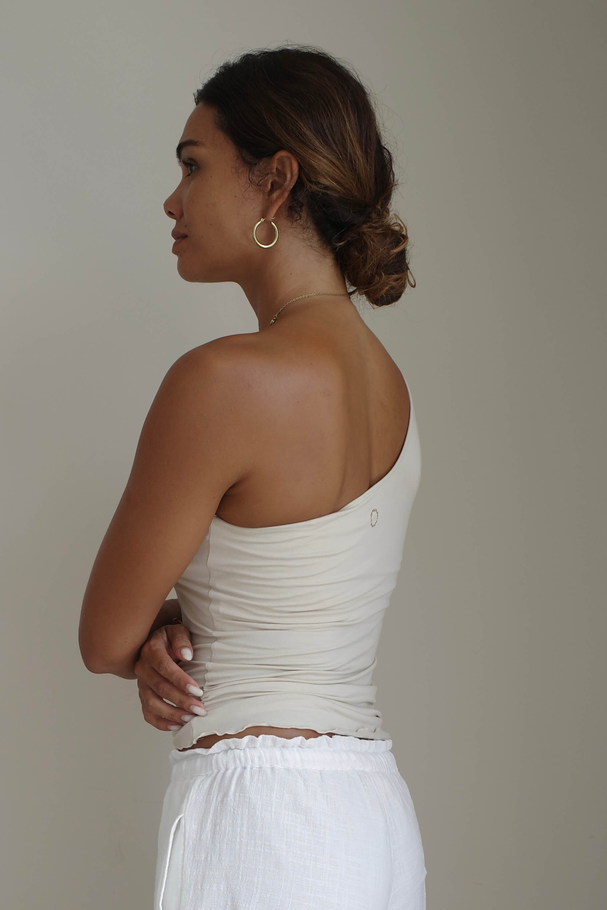 【6月末お届け】SARI ONE SHOULDER/IVORY SAND