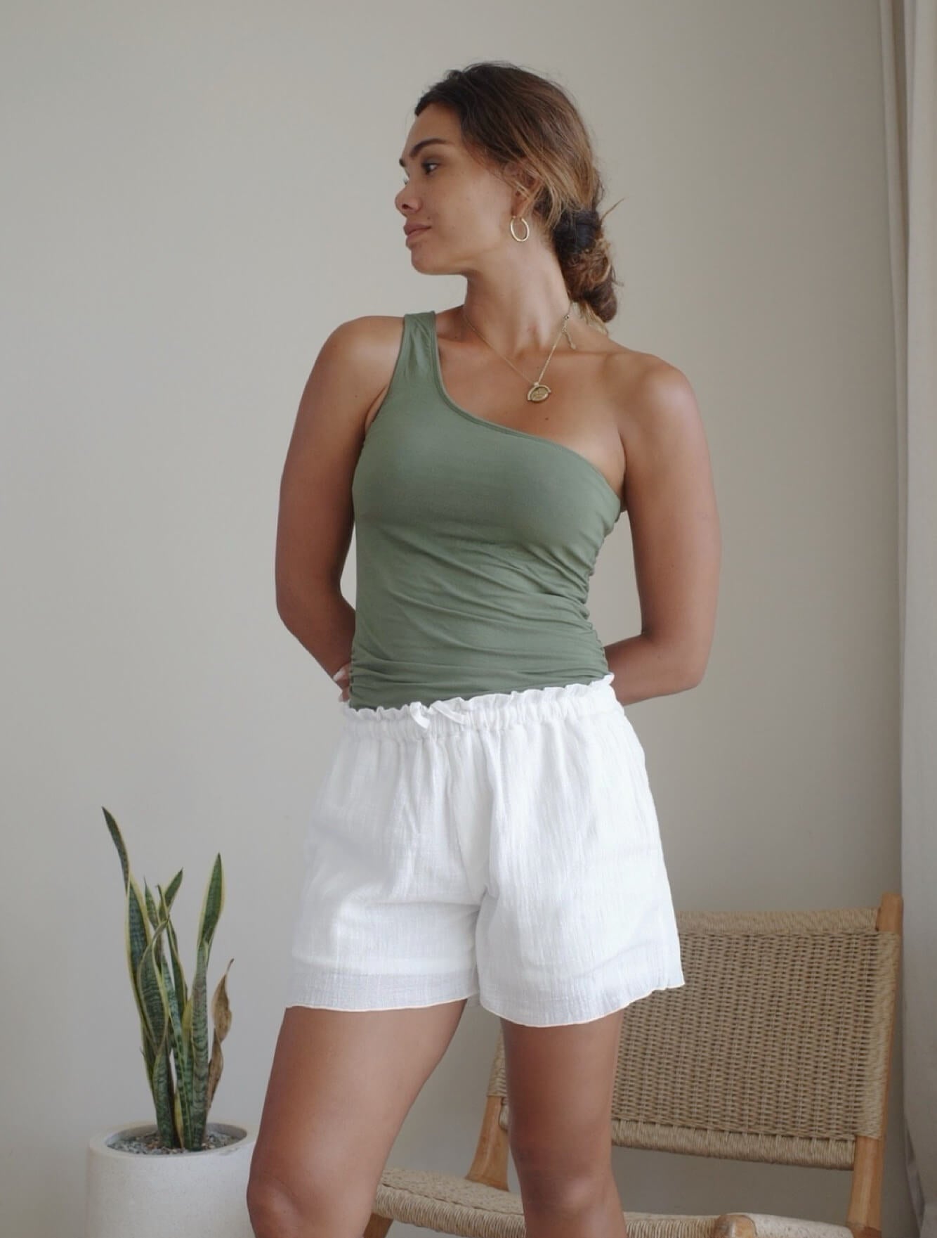 【6月末お届け/POPUP先行受け取り可】SARI ONE SHOULDER/AVOCADO